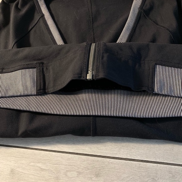 Lululemon Relaxed Jacket - Picture 6 of 8